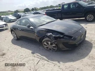 2014 Maserati GranTurismo Sport z VIN ZAM45VLA5E0086834, wystawiony jako Copart lot #46795014 z przebiegiem Nie podano mil oraz Szkoda całkowita • Salvage title. Historia ofert i sprzedaży dostępna na DreamBid. Obrazek 4.