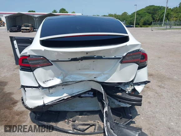 2016 Tesla Model X 70D z VIN 5YJXCBE25GF029372, wystawiony jako IAAI lot #42325335 z przebiegiem 80 071 mil mil oraz . Historia ofert i sprzedaży dostępna na DreamBid. Obrazek 6.