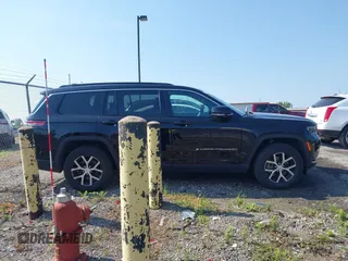 2024 Jeep Grand Cherokee Limited z VIN 1C4RJKBG3R8549670, wystawiony jako IAAI lot #42685618 z przebiegiem 41 868 mil mil oraz . Historia ofert i sprzedaży dostępna na DreamBid. Obrazek 13.