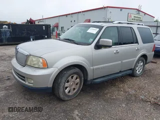 2005 Lincoln Navigator Luxury with VIN 5LMFU27585LJ15553, listed as a IAAI auction lot 42090461 with 243,871 mi miles. Bid and sale history available at carsss.com. Image 2.