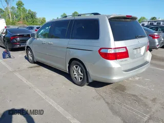 2006 Honda Odyssey EX-L with VIN 5FNRL38736B016026, listed as a IAAI auction lot 41971496 with 302,046 mi miles. Bid and sale history available at carsss.com. Image 3.
