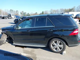 2015 Mercedes-Benz M 350 with VIN 4JGDA5HB1FA526024, listed as a IAAI auction lot 41888298 with 90,188 mi miles and . Bid and sale history available at carsss.com. Image 14.