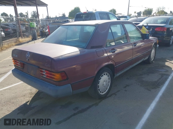 1987 Mercedes-Benz 190 z VIN WDBDB26D9HF306901, wystawiony jako IAAI lot #42018142 z przebiegiem 190 364 mil mil oraz . Historia ofert i sprzedaży dostępna na DreamBid. Obrazek 4.