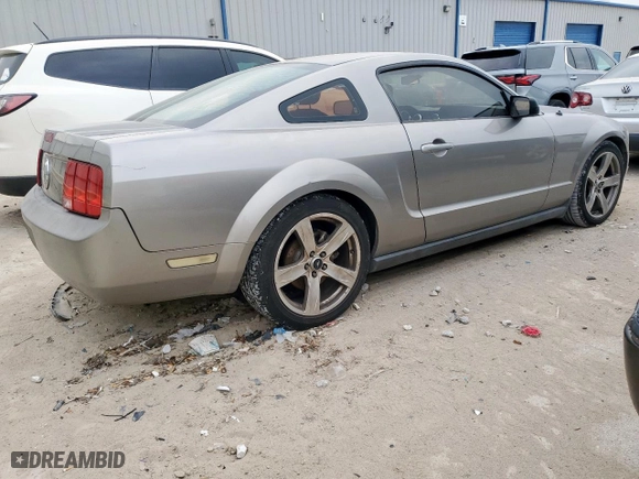 2008 Ford Mustang Deluxe with VIN 1ZVHT80N785176379, listed as a Copart auction lot 53423645 with 236,633 mi miles and Clean Title. Bid and sale history available at carsss.com. Image 3.