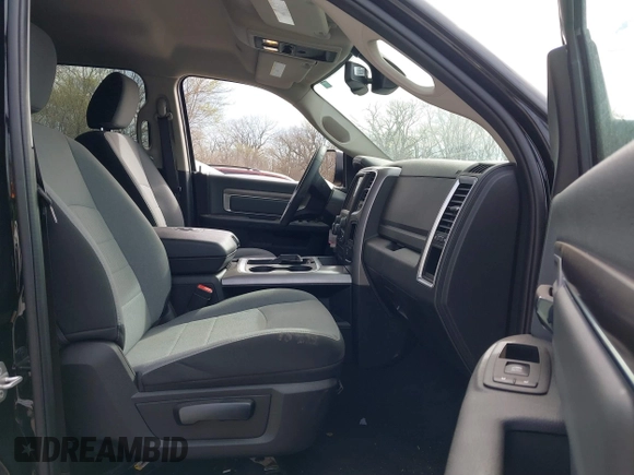 2023 Ram 1500 SLT z VIN 1C6RR7LG7PS565852, wystawiony jako IAAI lot #41871789 z przebiegiem 37 635 mil mil oraz . Historia ofert i sprzedaży dostępna na DreamBid. Obrazek 5.