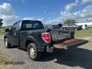 2013 Ford F-150 XL z VIN 1FTMF1CM7DFE09796, wystawiony jako Copart lot #80990504 z przebiegiem 67 872 mil mil oraz Czysty tytuł • Clean title. Historia ofert i sprzedaży dostępna na DreamBid. Obrazek 3.