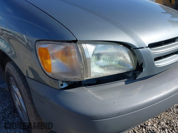 2000 Toyota Sienna CE with VIN 4T3ZF19C8YU272134, listed as a IAAI auction lot 41505762 with 234,706 mi miles. Bid and sale history available at carsss.com. Image 15.
