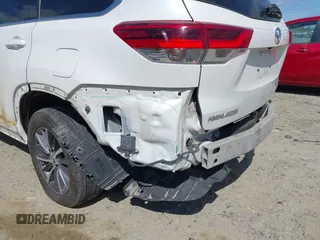 2017 Toyota Highlander XLE z VIN 5TDJZRFH4HS453655, wystawiony jako IAAI lot #41806202 z przebiegiem 152 567 mil mil oraz . Historia ofert i sprzedaży dostępna na DreamBid. Obrazek 6.
