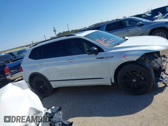 2022 Volkswagen Tiguan SE R-Line Black with VIN 3VVCB7AX4NM165115, listed as a IAAI auction lot 41624320 with 18,074 mi miles and . Bid and sale history available at DreamBid. Image 13.