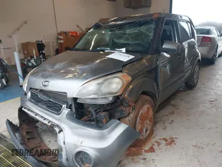 2013 Kia Soul with VIN KNDJT2A59D7632767, listed as a IAAI auction lot 41317118 with 208,884 mi miles. Bid and sale history available at carsss.com. Image 6.