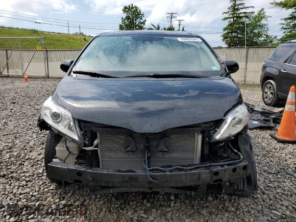2019 Toyota Sienna XLE z VIN 5TDDZ3DC1KS221250, wystawiony jako Copart lot #59882545 z przebiegiem 85 299 mil mil oraz Szkoda całkowita • Salvage title. Historia ofert i sprzedaży dostępna na DreamBid. Obrazek 5.