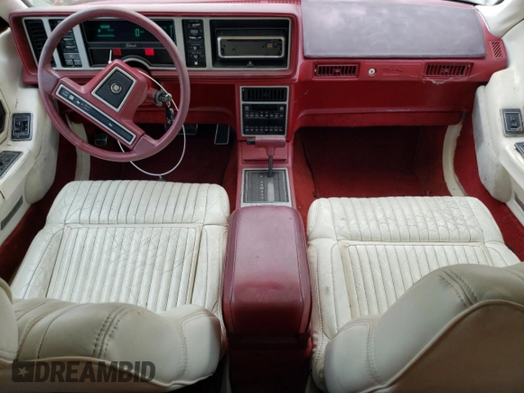 1986 Cadillac Eldorado z VIN 1G6EL5784GU616263, wystawiony jako Copart lot #48741325 z przebiegiem 59 213 mil mil oraz Tytuł czysty. Historia ofert i sprzedaży dostępna na DreamBid. Obrazek 8.