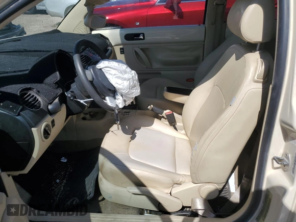 2008 Volkswagen New Beetle Coupe S with VIN 3VWPW31C58M519249, listed as a Copart auction lot 66477314 with 0 mi miles and Salvage Title. Bid and sale history available at carsss.com. Image 7.