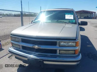1999 Chevrolet Suburban with VIN 3GNEC16R9XG253081, listed as a IAAI auction lot 41719007 with 196,884 mi miles. Bid and sale history available at carsss.com. Image 6.