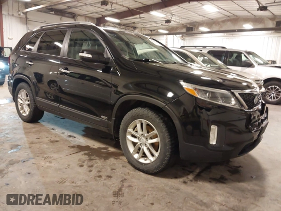 2015 Kia Sorento LX with VIN 5XYKTCA66FG573928, listed as a IAAI auction lot 42017586 with 174,939 mi miles. Bid and sale history available at carsss.com. Image 1.