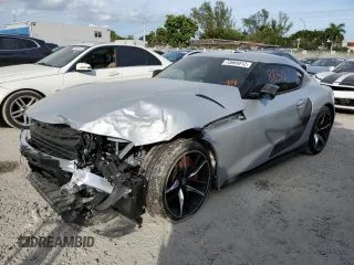 2022 Toyota Supra 3.0 z VIN WZ1DB0C05NW048445, wystawiony jako Copart lot #73665812 z przebiegiem 8850 mil mil oraz . Historia ofert i sprzedaży dostępna na DreamBid. Obrazek 1.