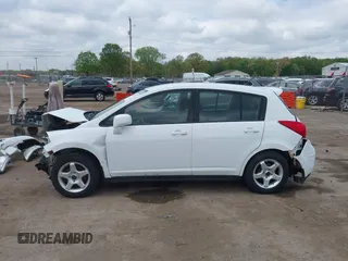 2009 Nissan Versa S с VIN 3N1BC13E29L372004, выставлен на аукционе IAAI как лот 42238770 с пробегом 100 951 миль миль и . История ставок и продаж доступна на DreamBid. Изображение 15.