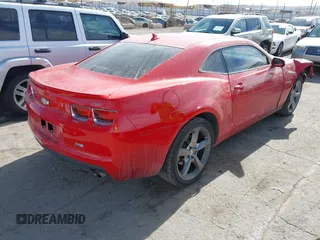 2013 Chevrolet Camaro LT z VIN 2G1FB1E33D9167938, wystawiony jako IAAI lot #41511506 z przebiegiem 204 269 mil mil oraz . Historia ofert i sprzedaży dostępna na DreamBid. Obrazek 4.