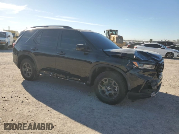 2025 Honda Pilot TrailSport with VIN 5FNYG1H63SB087572, listed as a Copart auction lot 46827625 with 962 mi miles and Salvage Title. Bid and sale history available at carsss.com. Image 4.