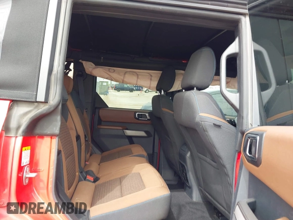 2022 Ford Bronco z VIN 1FMDE5DH7NLA98557, wystawiony jako IAAI lot #41746093 z przebiegiem 61 718 mil mil oraz . Historia ofert i sprzedaży dostępna na DreamBid. Obrazek 8.