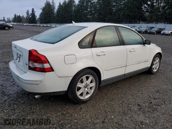 2005 Volvo S40 with VIN YV1MS682152048598, listed as a Copart auction lot 82436234 with 0 mi miles and Clean Title. Bid and sale history available at carsss.com. Image 3.
