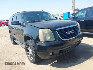 2007 GMC Yukon SLT with VIN 1GKFC13007R327382, listed as a IAAI auction lot 41691281 with 202,926 mi miles. Bid and sale history available at carsss.com. Image 1.
