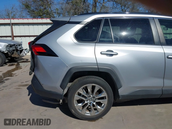 2020 Toyota RAV4 XLE Premium with VIN JTMC1RFV7LJ021069, listed as a IAAI auction lot 41701623 with 25,459 mi miles. Bid and sale history available at carsss.com. Image 18.