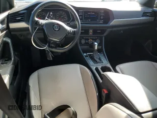 2020 Volkswagen Jetta S z VIN 3VWC57BUXLM100256, wystawiony jako Copart lot #57887095 z przebiegiem 96 731 mil mil oraz Szkoda całkowita • Salvage title. Historia ofert i sprzedaży dostępna na DreamBid. Obrazek 8.