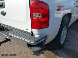 2007 Chevrolet Silverado 1500 LT w/1LT with VIN 2GCEC13C371505070, listed as a IAAI auction lot 41496659 with 179,379 mi miles. Bid and sale history available at carsss.com. Image 17.