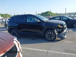 2019 Jeep Compass Trailhawk with VIN 3C4NJDDB5KT800515, listed as a IAAI auction lot 42059594 with 60,338 mi miles and . Bid and sale history available at DreamBid. Image 13.