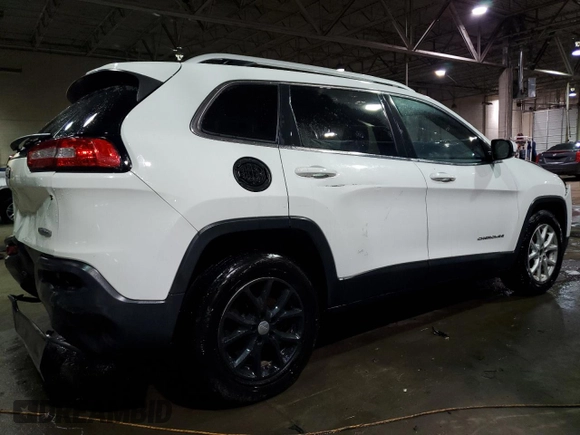 2017 Jeep Cherokee Latitude with VIN 1C4PJLCS6HW514731, listed as a Copart auction lot 88960435 with 121,172 mi miles and Clean Title. Bid and sale history available at carsss.com. Image 3.