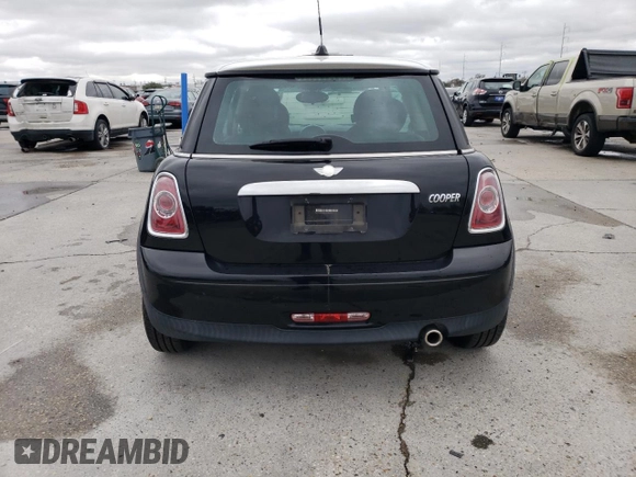 2011 MINI Hardtop z VIN WMWSU3C57BTX97044, wystawiony jako Copart lot #43625955 z przebiegiem 15 401 mil mil oraz Szkody całkowita. Historia ofert i sprzedaży dostępna na DreamBid. Obrazek 6.
