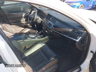 2015 BMW M5 z VIN WBSFV9C53FD594181, wystawiony jako IAAI lot #41761355 z przebiegiem Nie podano mil oraz . Historia ofert i sprzedaży dostępna na DreamBid. Obrazek 5.