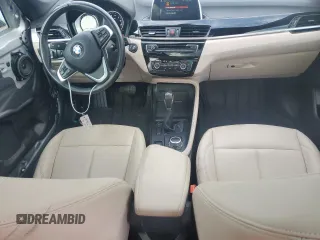 2018 BMW X1 sDrive28i z VIN WBXHU7C39J3F04591, wystawiony jako Copart lot #56824545 z przebiegiem 62 990 mil mil oraz Szkody całkowita. Historia ofert i sprzedaży dostępna na DreamBid. Obrazek 8.