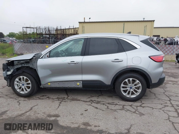 2022 Ford Escape SE z VIN 1FMCU0G62NUB32670, wystawiony jako IAAI lot #42259177 z przebiegiem 67 692 mil mil oraz . Historia ofert i sprzedaży dostępna na DreamBid. Obrazek 15.