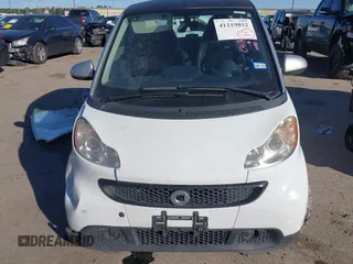2015 Smart fortwo Passion z VIN WMEEJ3BA4FK788712, wystawiony jako IAAI lot #41219852 z przebiegiem 52 243 mil mil oraz . Historia ofert i sprzedaży dostępna na DreamBid. Obrazek 13.