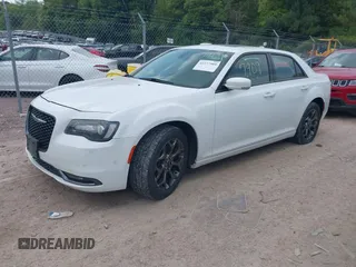 2015 Chrysler 300 S z VIN 2C3CCAGG1FH892300, wystawiony jako IAAI lot #42277909 z przebiegiem 102 538 mil mil oraz . Historia ofert i sprzedaży dostępna na DreamBid. Obrazek 22.