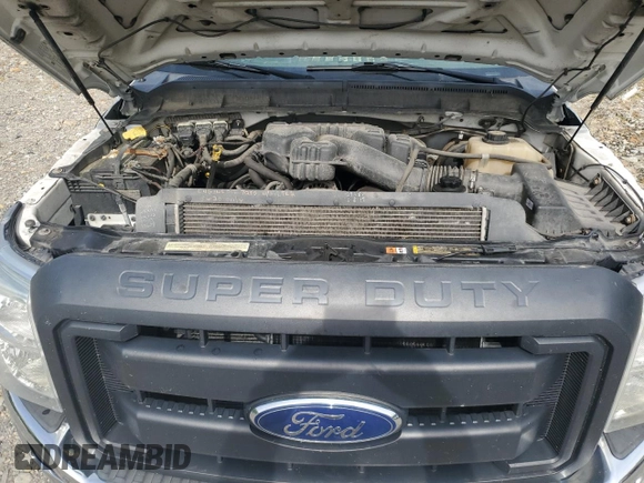 2015 Ford F-250 XLT z VIN 1FT7X2B67FEC38043, wystawiony jako Copart lot #57226765 z przebiegiem 196 064 mil mil oraz Szkody całkowita. Historia ofert i sprzedaży dostępna na DreamBid. Obrazek 11.