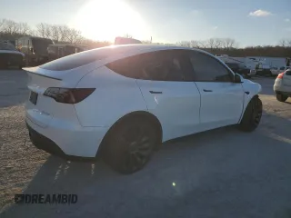 2022 Tesla Model Y Performance with VIN 7SAYGDEF8NF494770, listed as a Copart auction lot 42031405 with 28,724 mi miles and Salvage Title. Bid and sale history available at DreamBid. Image 3.