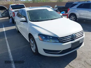 2013 Volkswagen Passat SE z VIN 1VWBN7A35DC098018, wystawiony jako IAAI lot #42546965 z przebiegiem 169 781 mil mil oraz . Historia ofert i sprzedaży dostępna na DreamBid. Obrazek 1.