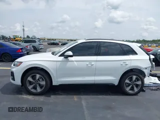 2025 Audi Q5 Premium с VIN WA1ABAFY3S2050913, выставлен на аукционе IAAI как лот 42403495 с пробегом 1 673 миль миль и . История ставок и продаж доступна на DreamBid. Изображение 15.