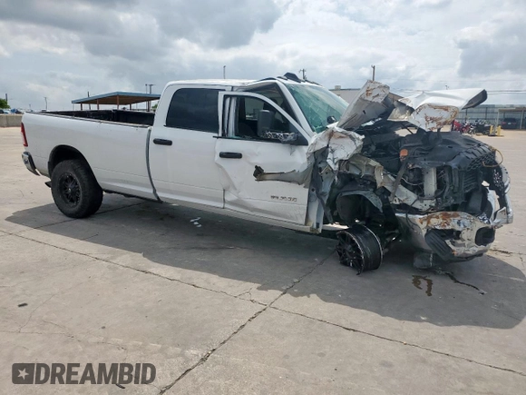 2020 Ram 2500 Tradesman z VIN 3C6UR5HLXLG250095, wystawiony jako Copart lot #54926235 z przebiegiem 197 992 mil mil oraz Nie do naprawy • Non repairable. Historia ofert i sprzedaży dostępna na DreamBid. Obrazek 4.