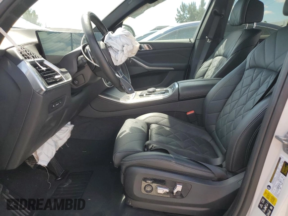 2024 BMW X5 xDrive40i z VIN 5UX23EU04R9T59544, wystawiony jako Copart lot #48216655 z przebiegiem 23 706 mil mil oraz Tytuł czysty. Historia ofert i sprzedaży dostępna na DreamBid. Obrazek 7.