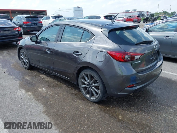 2018 Mazda 3 Touring z VIN 3MZBN1L35JM271525, wystawiony jako IAAI lot #42112552 z przebiegiem 107 299 mil mil oraz . Historia ofert i sprzedaży dostępna na DreamBid. Obrazek 3.