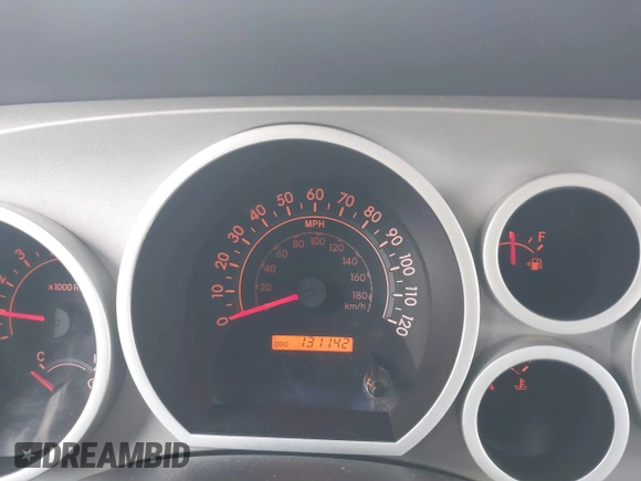 2008 Toyota Tundra z VIN 5TBBV54108S500025, wystawiony jako IAAI lot #41811354 z przebiegiem 131 142 mil mil oraz . Historia ofert i sprzedaży dostępna na DreamBid. Obrazek 7.
