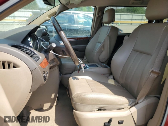 2014 Chrysler Town & Country Touring z VIN 2C4RC1BG9ER133769, wystawiony jako Copart lot #59227085 z przebiegiem 127 290 mil mil oraz Szkoda całkowita • Salvage title. Historia ofert i sprzedaży dostępna na DreamBid. Obrazek 7.