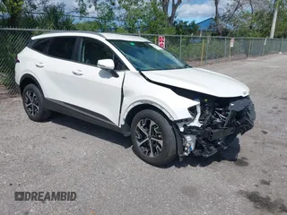 2023 Kia Sportage EX z VIN KNDPVCAG9P7095057, wystawiony jako IAAI lot #42016214 z przebiegiem 8 789 mil mil oraz . Historia ofert i sprzedaży dostępna na DreamBid. Obrazek 1.