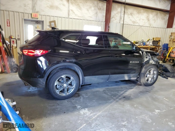 2025 Chevrolet Blazer LT with VIN 3GNKBHR41SS146689, listed as a Copart auction lot 44944635 with 2,216 mi miles and Clean Title. Bid and sale history available at carsss.com. Image 3.