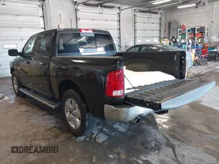 2017 Ram 1500 Big Horn z VIN 3C6RR7LT5HG543628, wystawiony jako IAAI lot #41629303 z przebiegiem 111 373 mil mil oraz . Historia ofert i sprzedaży dostępna na DreamBid. Obrazek 3.