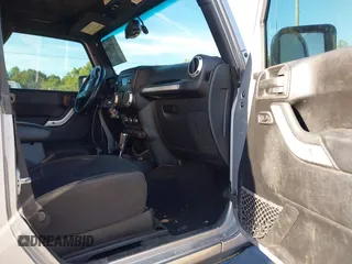 2016 Jeep Wrangler Sahara z VIN 1C4AJWBGXGL120329, wystawiony jako IAAI lot #40239916 z przebiegiem 96 731 mil mil oraz . Historia ofert i sprzedaży dostępna na DreamBid. Obrazek 5.